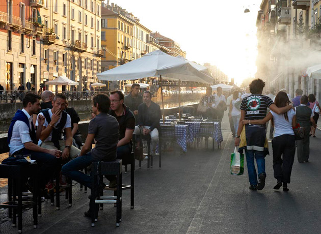 With an estimated 228 restaurants, cafés, bars and clubs concentrated in this small area, the choices of where to have a drink or a meal are seemingly endless. Bars like this one are open for the afternoon “aperitivo,” a classic Italian tradition.