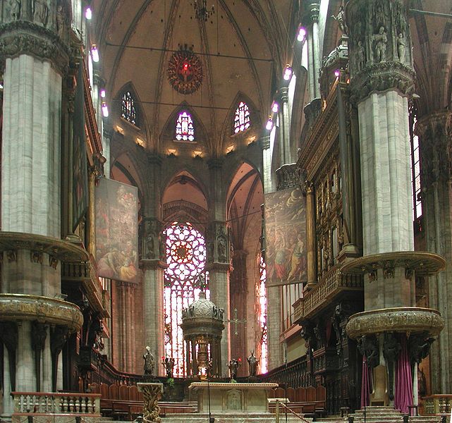 File: Catedral de Milão Coro raddrizzato.jpg