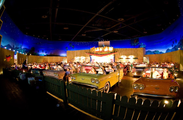 Restaurante Sci-Fi Dine-In Theater no Hollywood Studios em Orlando 