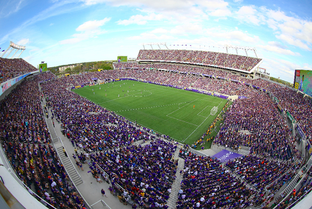 Jogo de futebol do Orlando City 