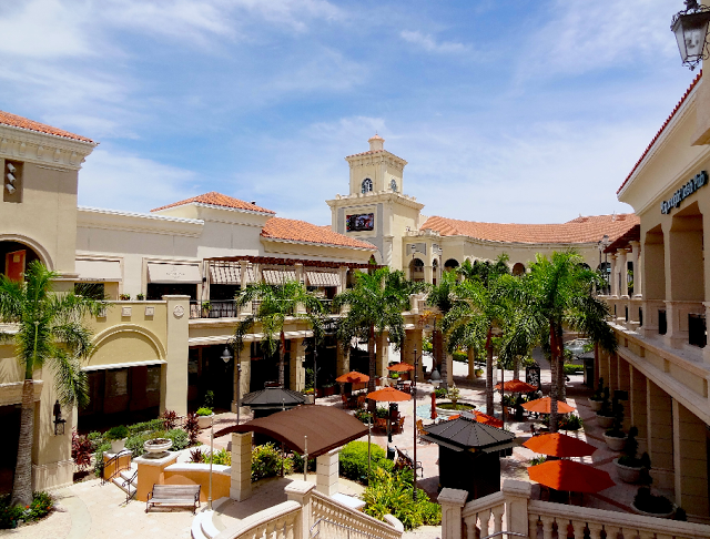 Shopping The Village At Gulfstream Park em Miami