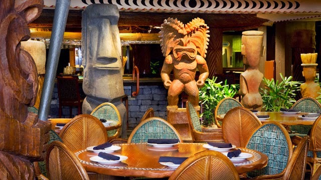 Restaurante Ohana com a presença de Lilo e Stitch em Orlando