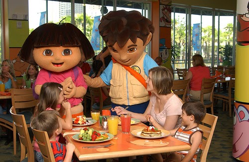 Cafe La Bamba com os personagens no Universal Studios em Orlando